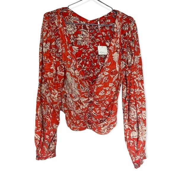 Free People NWT Red/White Floral Say The Word Ruched Long-Sleeve Top Size Small - Picture 2 of 8